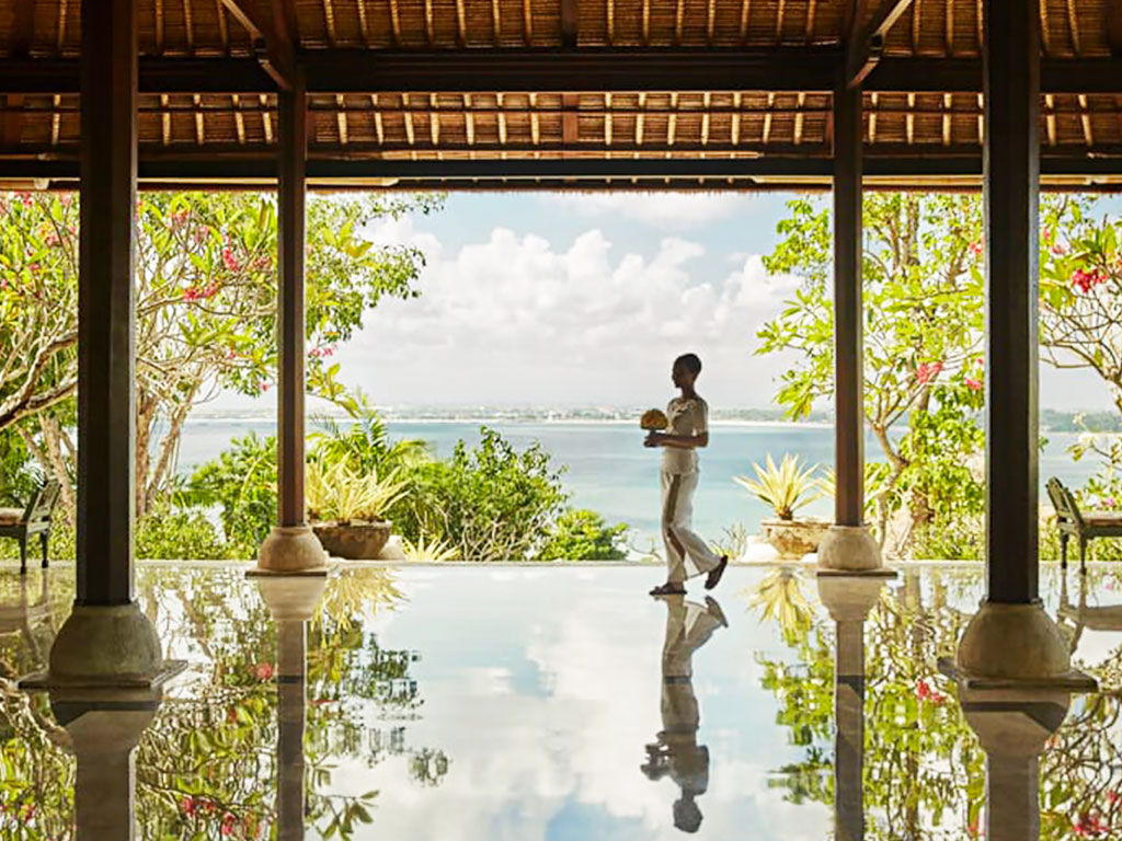 金巴蘭四季度假村設有室外游泳池，可欣賞印度洋的壯麗景色。